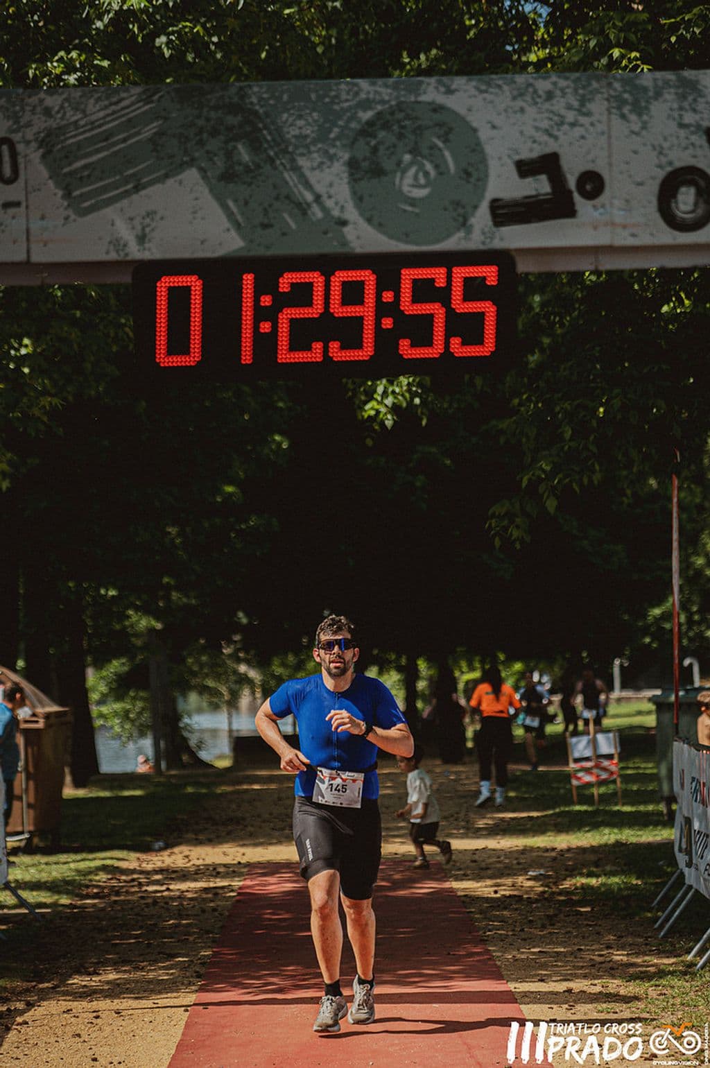 Atleta com o dorsal 145
