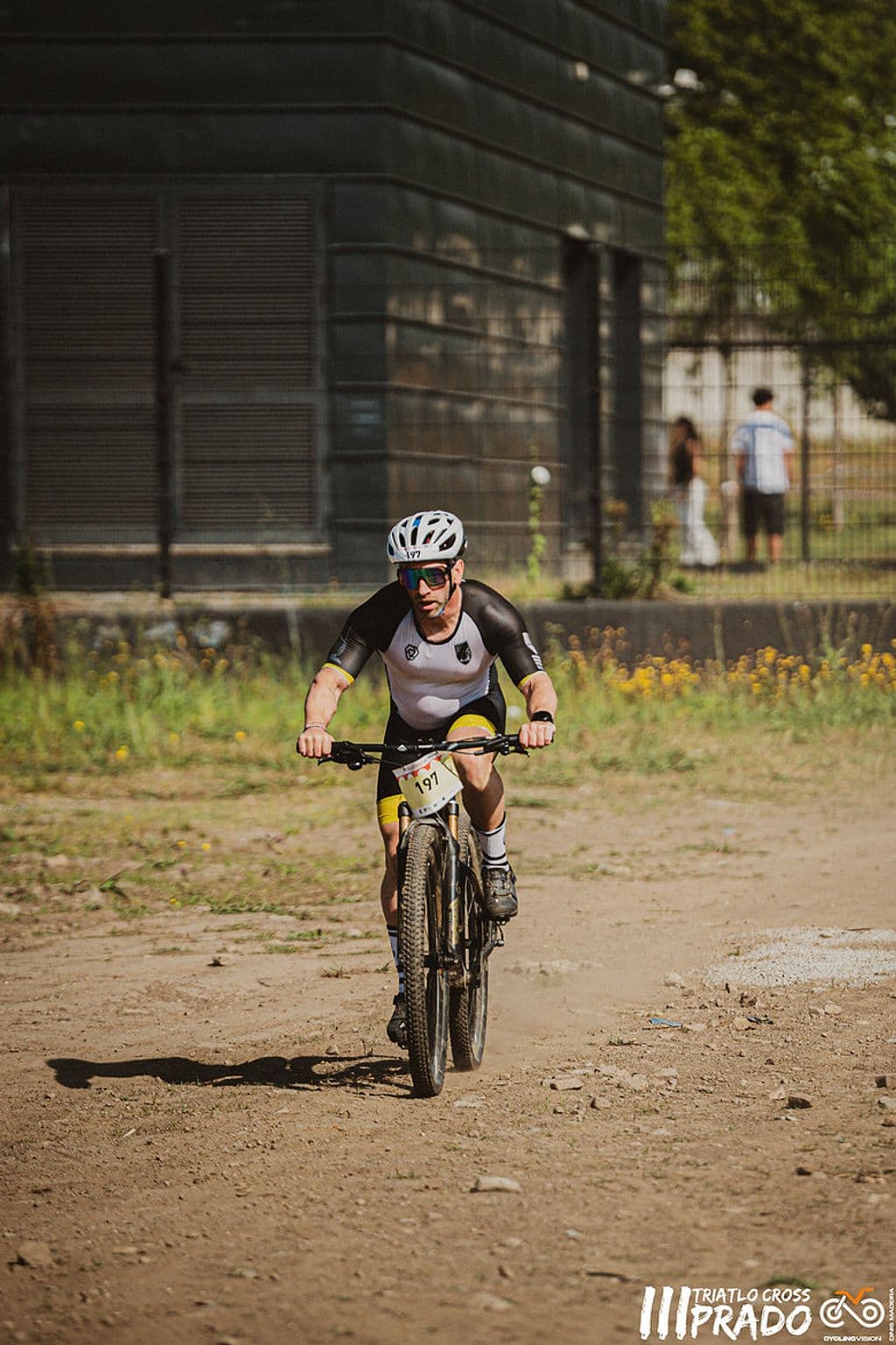 Atleta com o dorsal 197