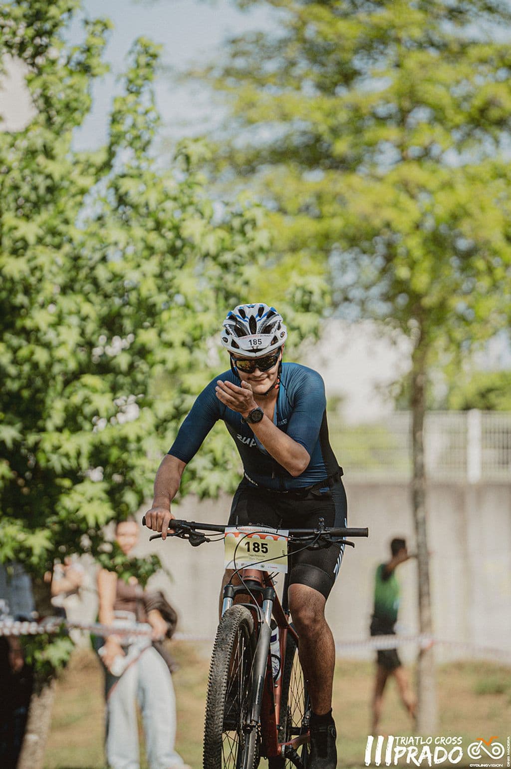 Atleta com o dorsal 185