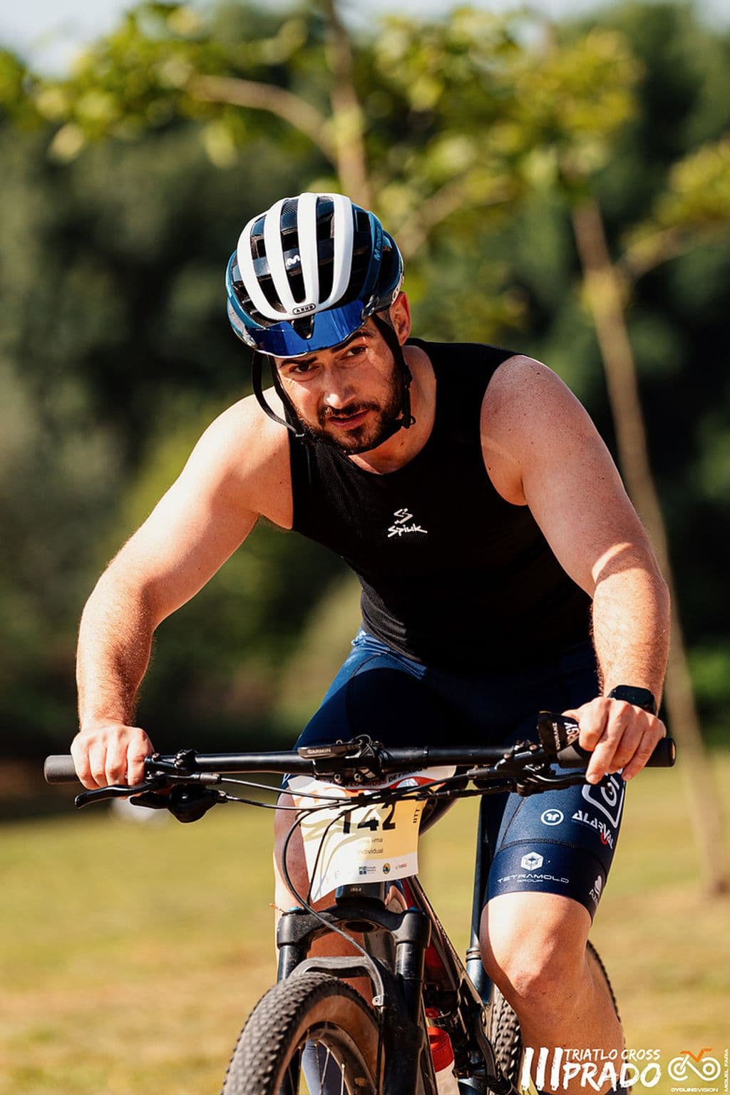 Atleta com o dorsal 142