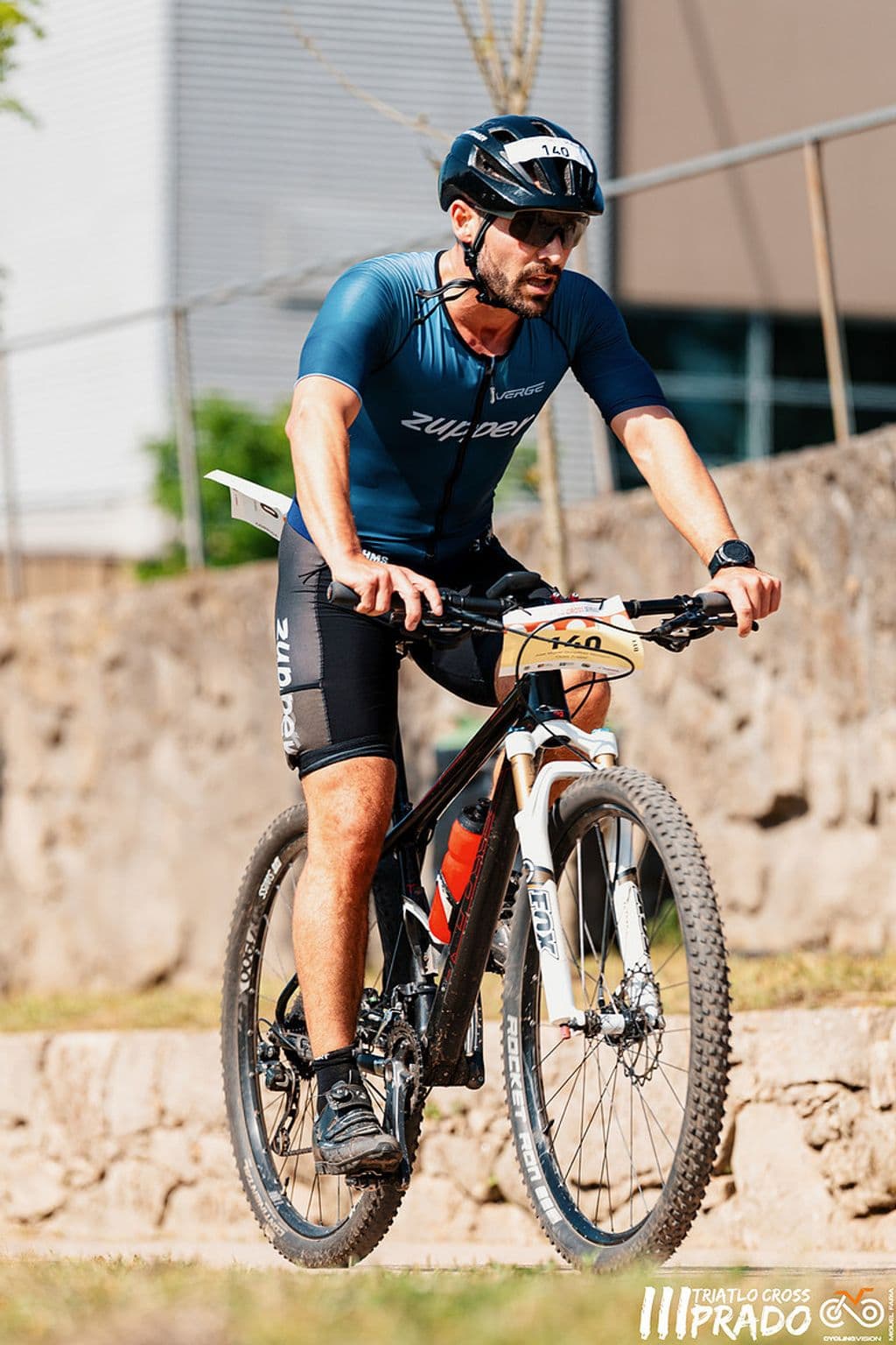 Atleta com o dorsal 140
