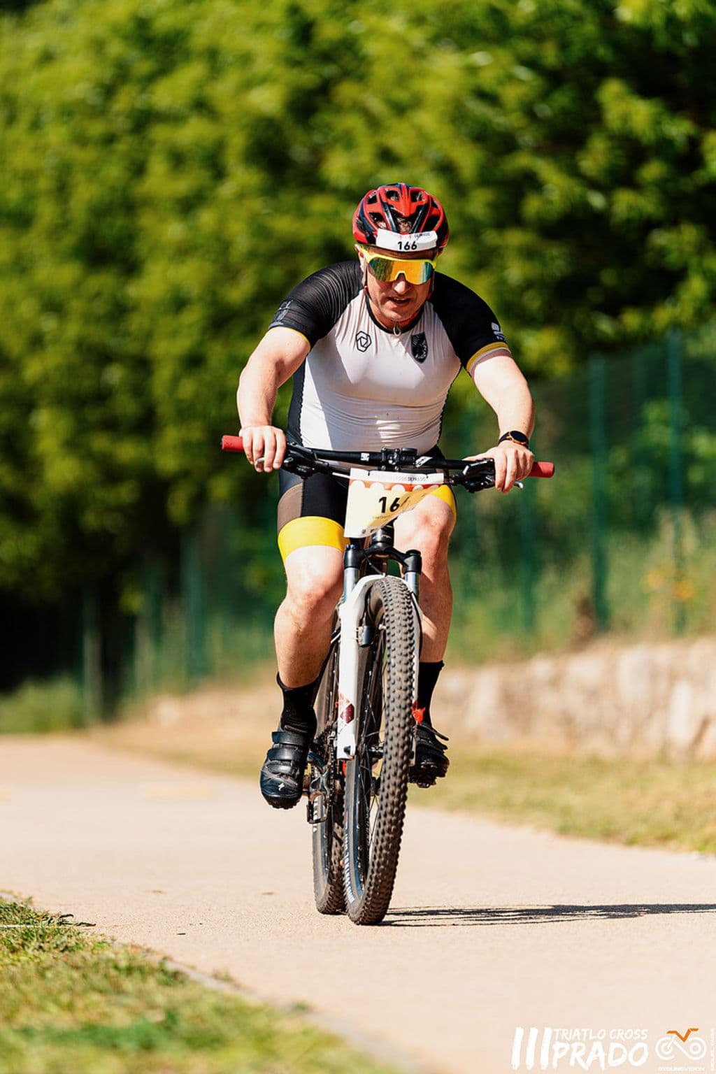 Atleta com o dorsal 166