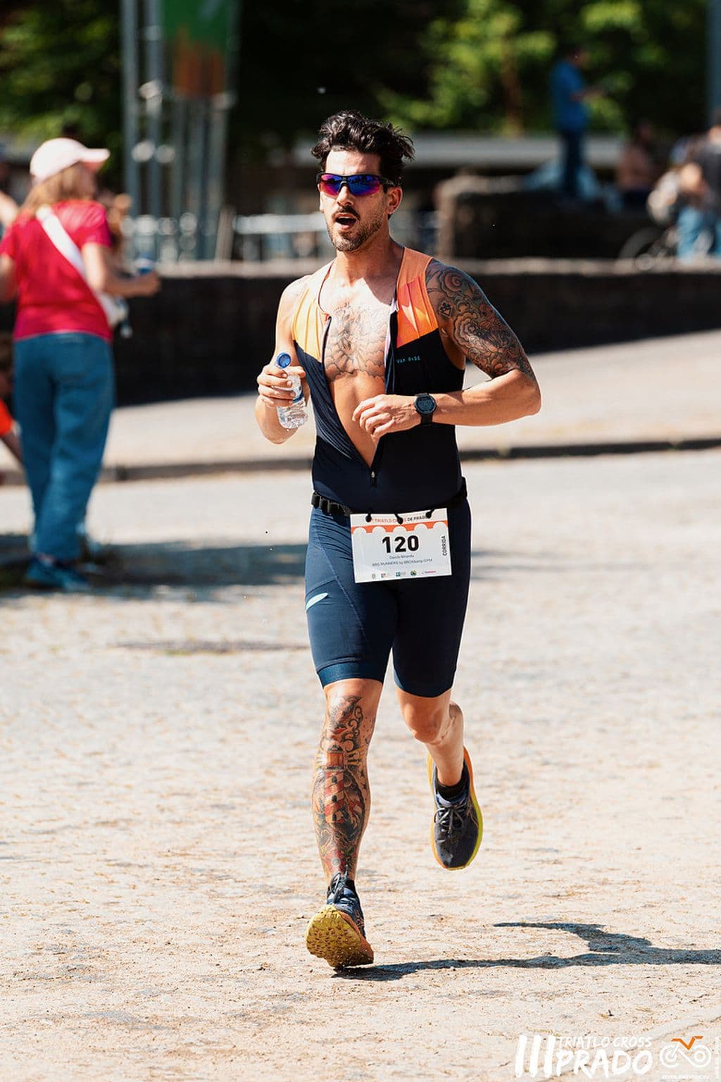 Atleta com o dorsal 120
