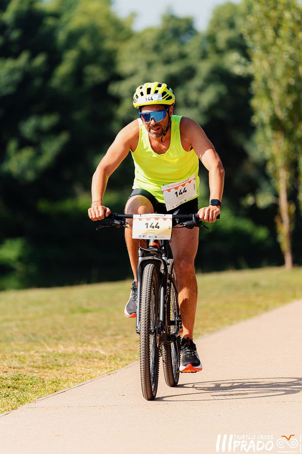 Atleta com o dorsal 144