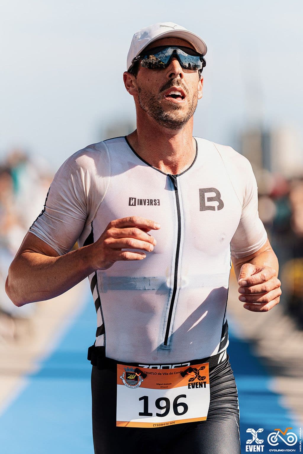 Atleta com o dorsal 196